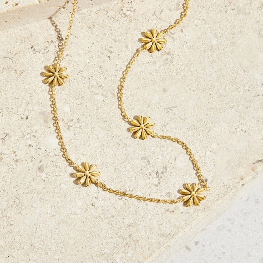 18K Gold Plated Floral Necklace*Dainty Necklace*Flower*Daisy*Waterproof Jewelry